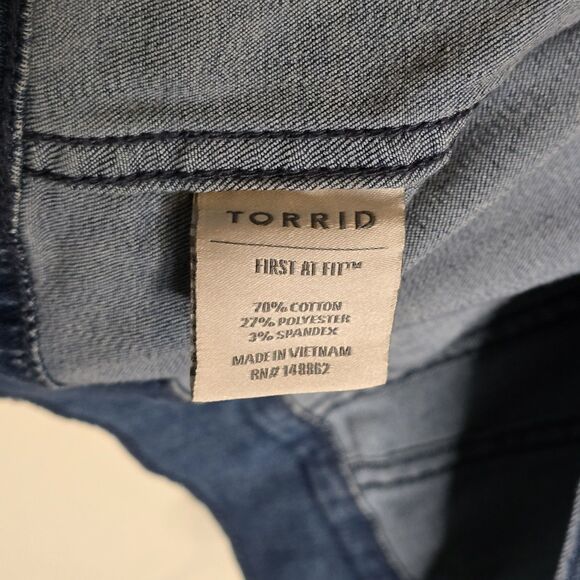 Torrid Denim Women’s Jacket 4X Blue Stretch Cropped No Collar Button Front - Picture 4 of 9